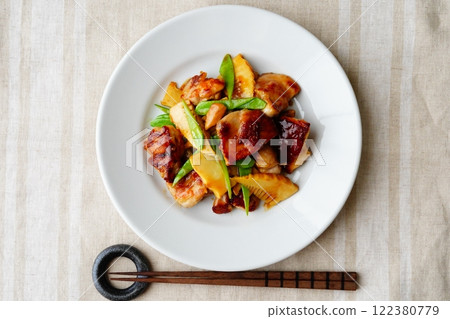 Spicy stir-fried chicken and bamboo shoots 122380779