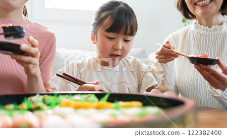 Delivery Sushi 122382400