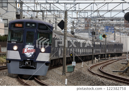 Seibu 9000 series L-train 9108F running on the curve between Akitsu and Tokorozawa Seibu 9000 series L-train 9108F running on the curve between Akitsu and Tokorozawa 122382758