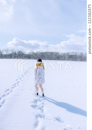 和她一起玩雪 和她一起玩雪 122382875