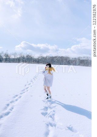 和她一起玩雪 和她一起玩雪 122382876