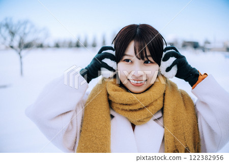 和她一起玩雪 和她一起玩雪 122382956