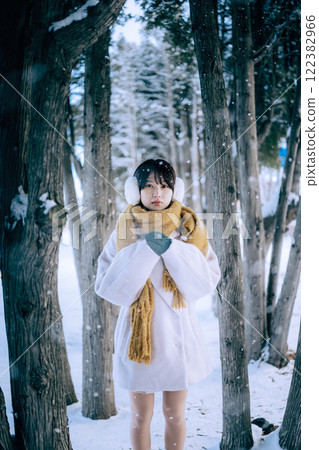 和她一起玩雪 122382966