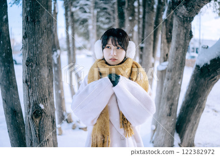 和她一起玩雪 122382972