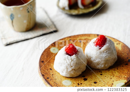 Strawberry Daifuku 122383325