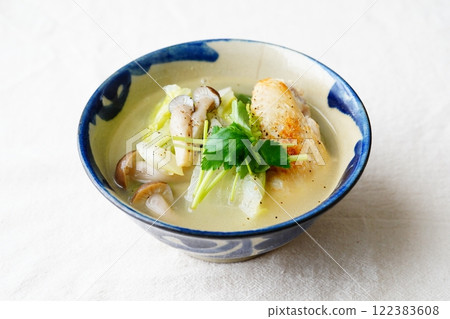 Samgyetang 122383608