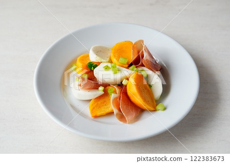 Marinated persimmon and turnip 122383673