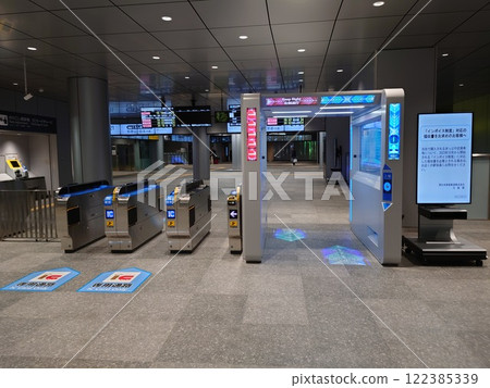Facial recognition ticket gate (Osaka Station) 122385339