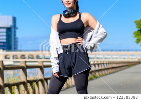 Cool woman walking along the river Posing Diet Walking Exercise Trimming 122385388