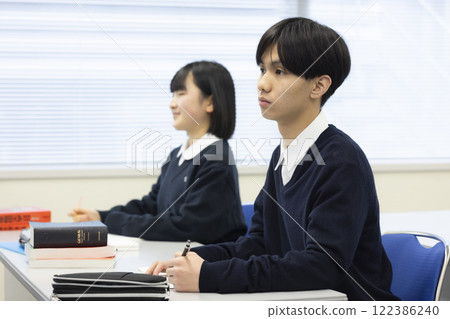 上課的學生 122386240