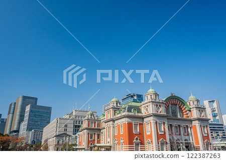 Osaka cityscape seen from Nakanoshima Park 122387263