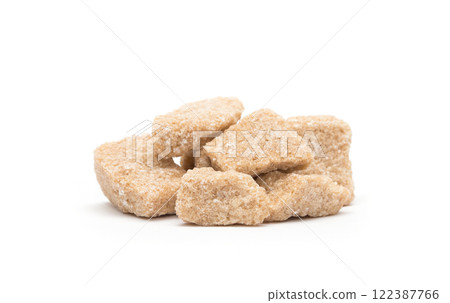 brown sugar cubes isolated on white background 122387766