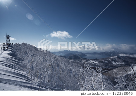 冬天,從留壽都度假村滑雪場的伊索拉山頂欣賞洞爺湖的景色 冬天,從留壽都度假村滑雪場的伊索拉山頂欣賞洞爺湖的景色 122388046