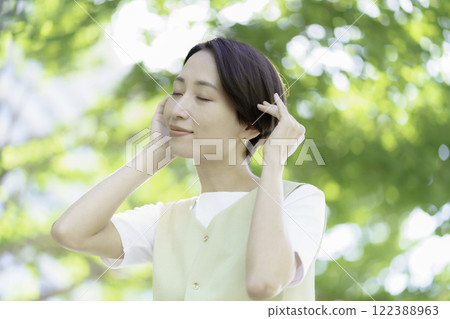 Beauty portrait of a middle-aged woman Beauty portrait of a middle-aged woman 122388963