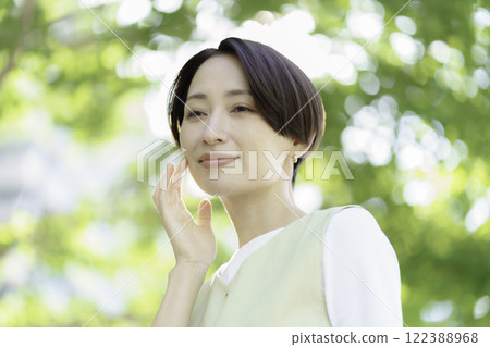 Beauty portrait of a middle-aged woman Beauty portrait of a middle-aged woman 122388968
