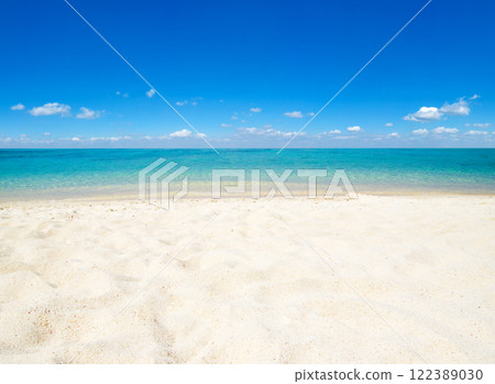 tropical Maldives island with white sandy beach and sea tropical Maldives island with white sandy beach and sea 122389030