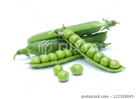 green peas vegetable bean isolated on white green peas vegetable bean isolated on white 122389045