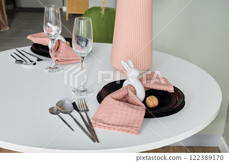 An Elegant Table Setting featuring Modern Decor that embraces a delightful Spring Theme An Elegant Table Setting featuring Modern Decor that embraces a delightful Spring Theme 122389170