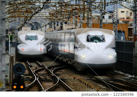 The N700A series runs along the Tokaido Shinkansen, Japan's main artery... at Shin-Yokohama Station The N700A series runs along the Tokaido Shinkansen, Japan's main artery... at Shin-Yokohama Station 122389396
