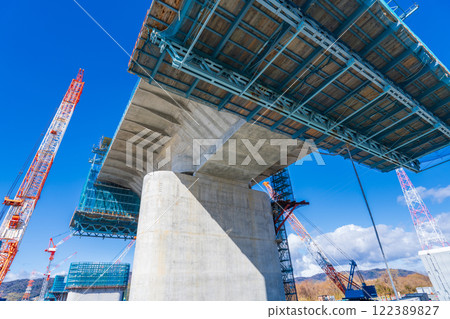 Osaka Prefecture, Yodo River left bank riverbed, Shin-Meishin Expressway Yodo River Bridge under construction, cantilever construction method Osaka Prefecture, Yodo River left bank riverbed, Shin-Meishin Expressway Yodo River Bridge under construction, cantilever construction method 122389827