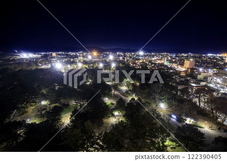 Toyohashi City, night view from the observation lobby of Toyohashi City Hall (towards Toyohashi Park) 122390405