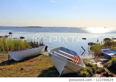 An old wooden pier with fishing boats An old wooden pier with fishing boats 122390624