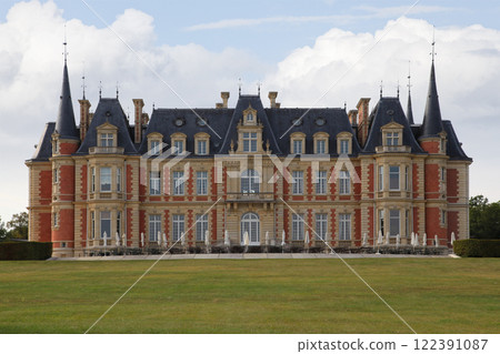Castle of the fountains in Gouvieux 122391087