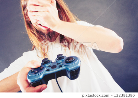 Stressed man playing on pad 122391390
