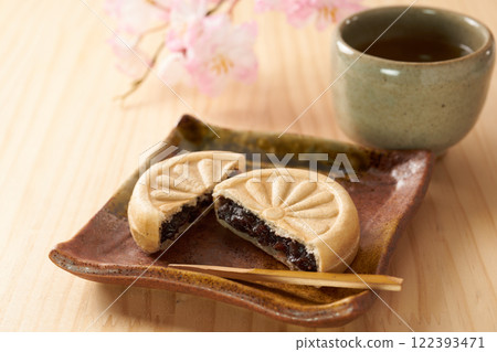 Japanese sweets - bean paste monaka image 122393471
