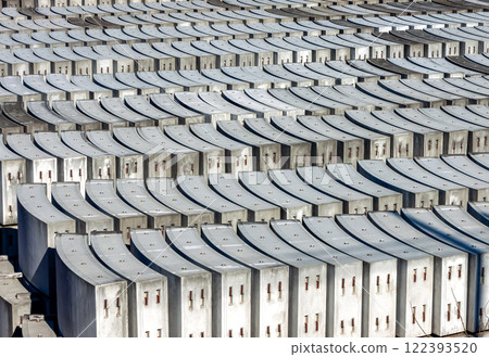 The beauty of formwork created by the assembly of forms for the expressway 122393520