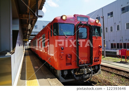 JR Jousui Line Kiha 40 series waiting to depart at Takaoka Station 122393646