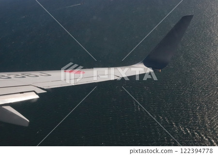 Wing seen from the window of a B-737-800 jet plane 122394778