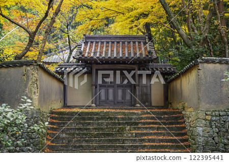 Kaisando Gate of Iyama Hofukuji Temple, Soja City, Okayama Prefecture 122395441