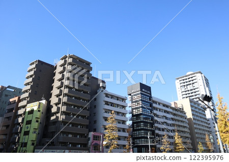 Shirokanedai cityscape 122395976