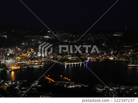 從稻佐山頂看長崎市的夜景 - 第 1 部分 從稻佐山頂看長崎市的夜景 - 第 1 部分 122397237