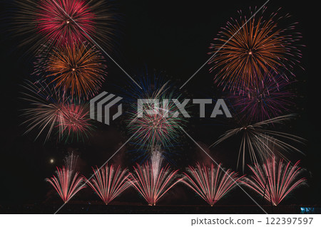 Fireworks bursting into the night sky at the Yaizu Marine Fireworks Festival held at Yaizu Fishing Port in Yaizu City (Shizuoka Prefecture) 122397597