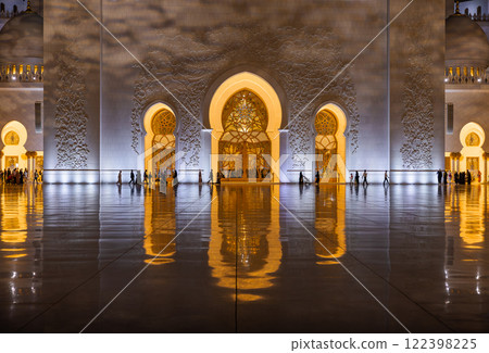 Fresh perspective of the Grand Mosque in Abu Dhabi 122398225