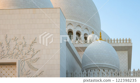 Fresh perspective of the Grand Mosque in Abu Dhabi 122398235