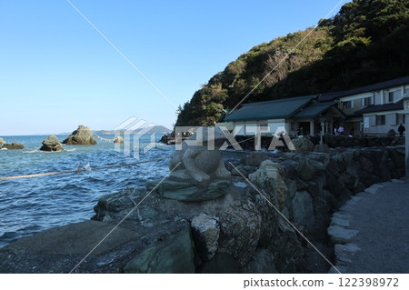 Pilgrimage to Ise, Futamiokitama Shrine (Meoto Iwa) 122398972
