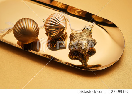 Christmas tree toys on a golden tray. 122399392