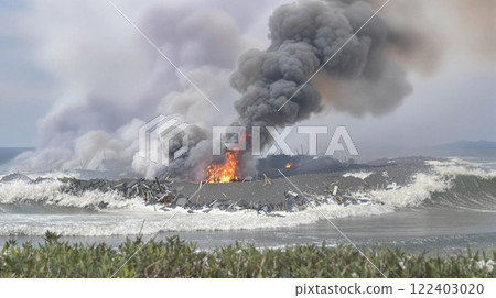 A Fire Emergency erupts along the Oceanfront A Dramatic Scene Unfolds before us 122403020
