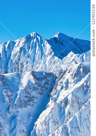 白雪皚皚的北阿爾卑斯山脈中的鹿島矢鹿岳 122403138