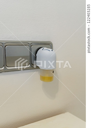 electric device with liquid mosquito repellent 122403285