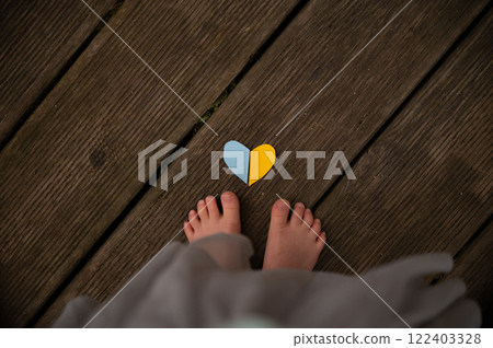 Conceptual image of ukrainian orphans and refugees 122403328