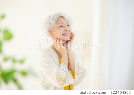 Senior woman smiling beauty 122404563