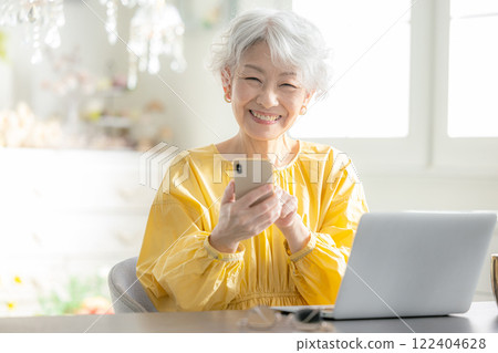 Senior woman operating a smartphone Senior woman operating a smartphone 122404628