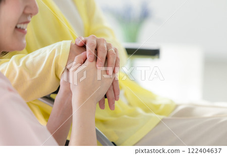 護理形象高級婦女和照顧者 122404637