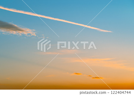 漂浮在夕陽天空的軌跡 b-3 藍色 122404744