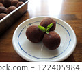 Handmade chocolate truffles 122405984
