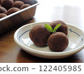 Handmade chocolate truffles 122405985